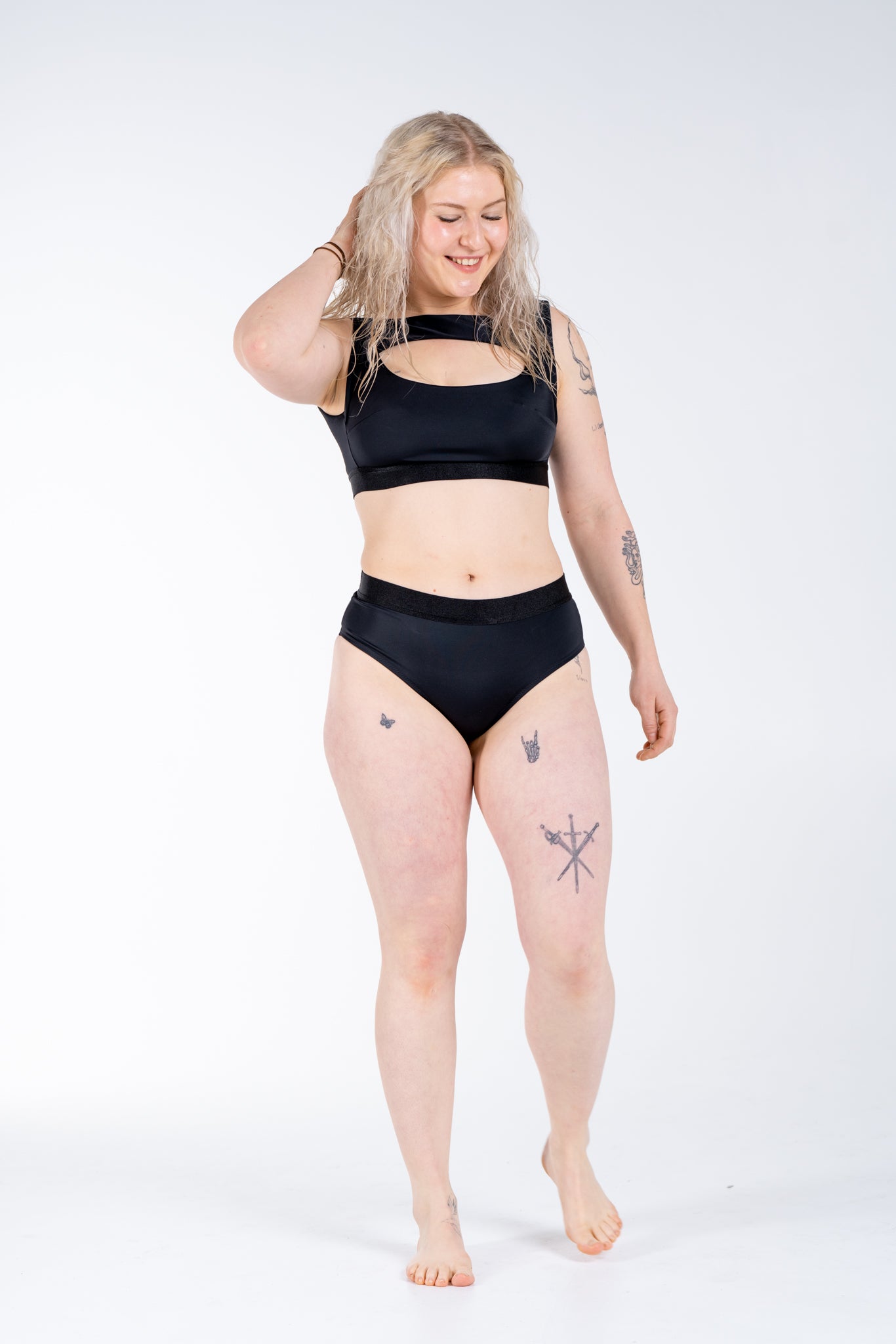 Melissa ist 163cm groß und trägt Größe M